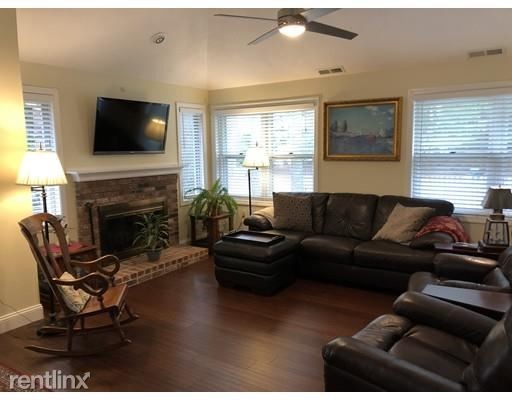 Building Photo - 1 br, 1 bath  - 1 Orient Way # 1