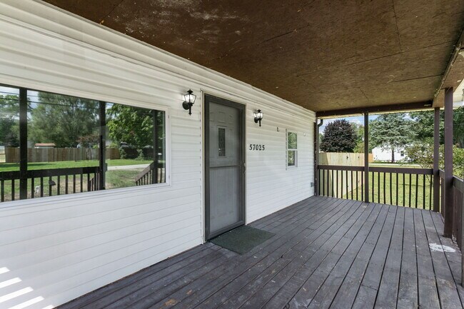 Foto del edificio - 57025 Greenlawn Ave