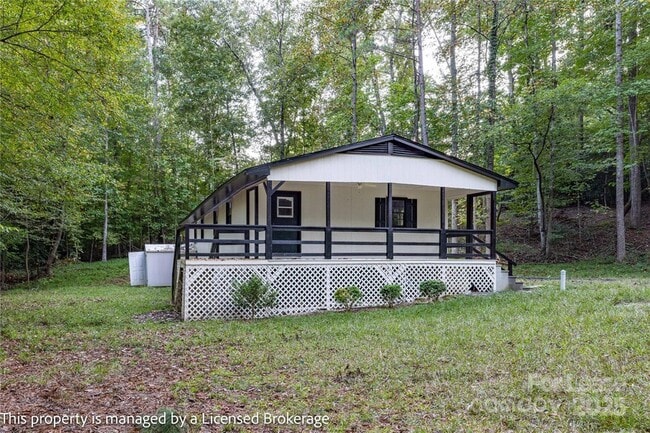 Building Photo - 372 Newport Dr