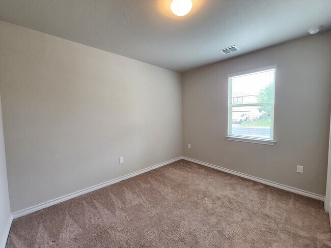 Building Photo - Welcome to this exquisite 4-bedroom, 3-FUL...