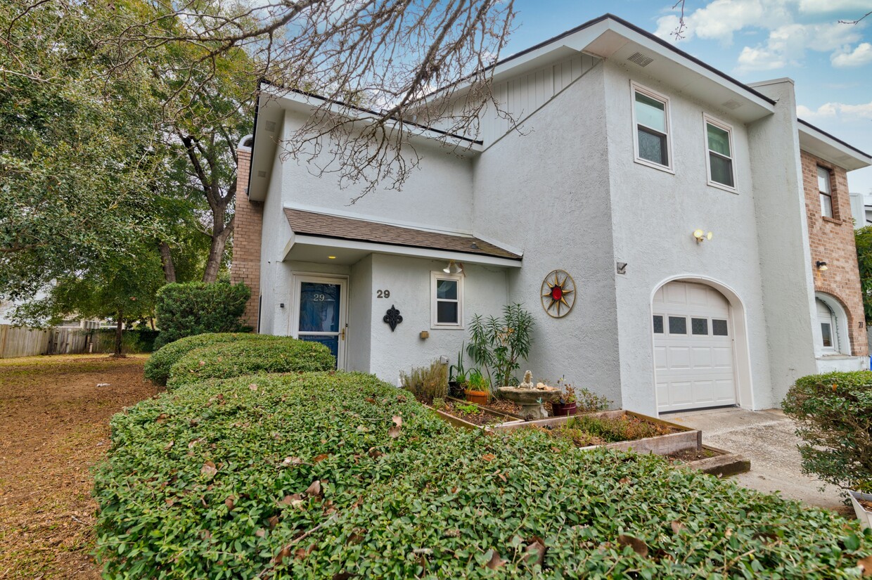 Primary Photo - 29 Meander Row