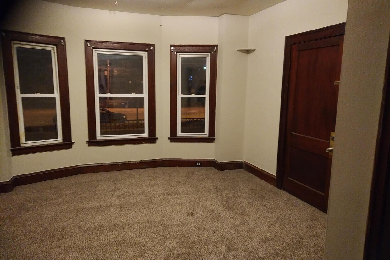 Foto principal - 14918 Clifton Blvd