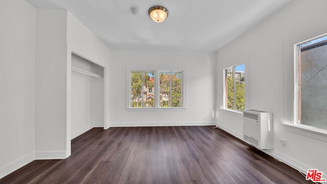 Foto del edificio - 806 W 40th Pl