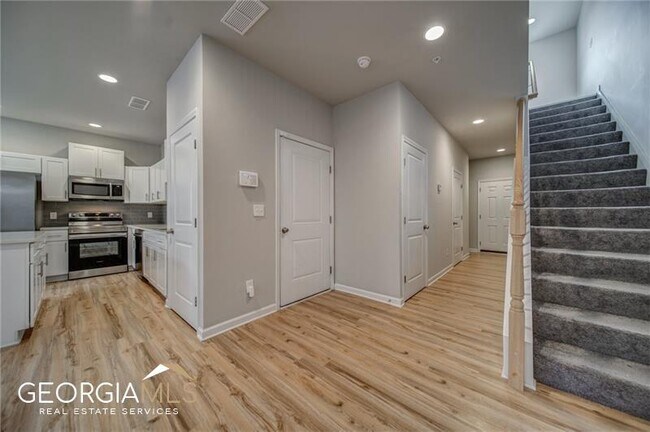 Building Photo - 8324 Triple Crown Dr