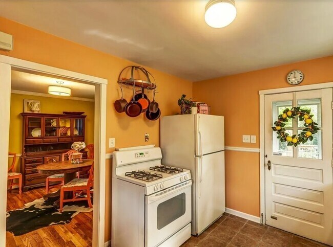 Foto del edificio - 3500 Rosewood Ave