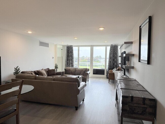 Foto del edificio - 3450 S Ocean Blvd
