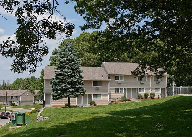 Building Photo - 121 Rock Ridge Dr