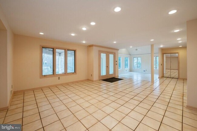 Building Photo - 192 Bouvant Dr