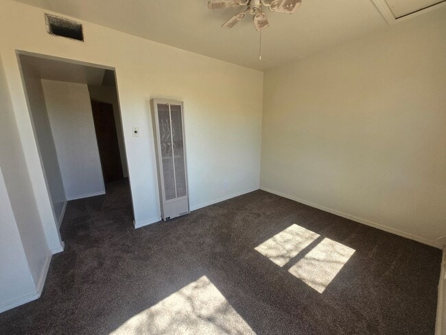 Foto del edificio - HUD Approved.