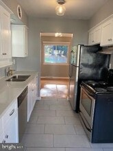 Building Photo - 704 Kings Ln