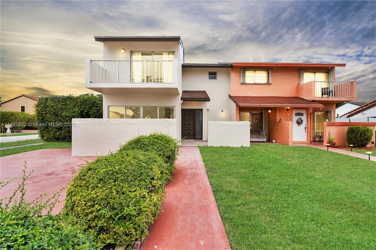 Foto principal - 11797 SW 14th Terrace