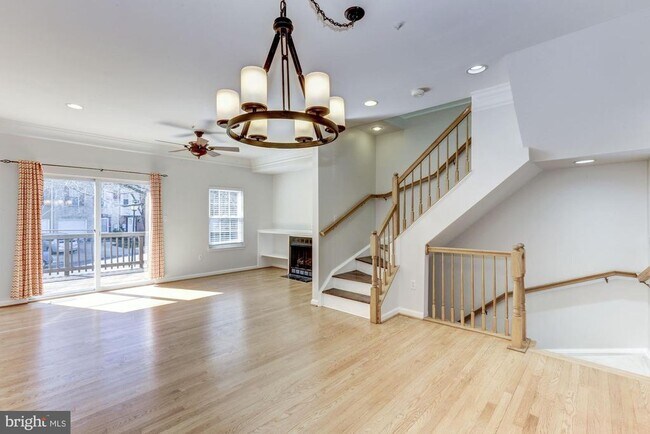 Building Photo - 3302 Mt Vernon Ave