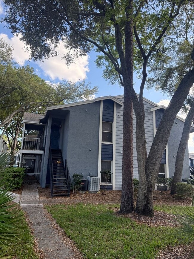 Building Photo - 3827 Bay Club Cir