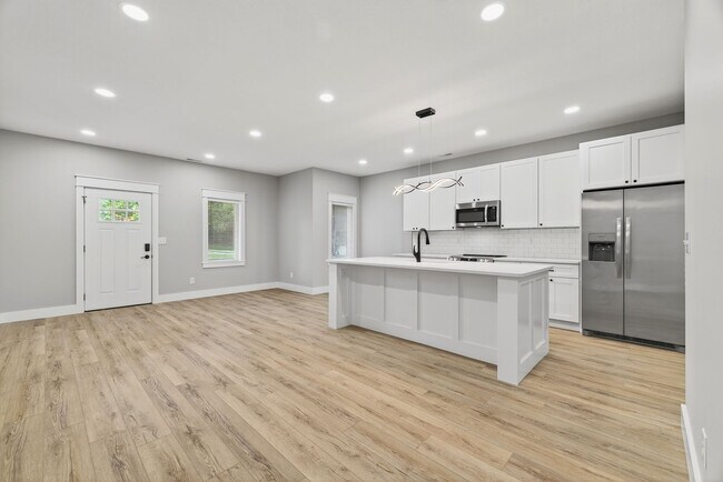 Foto del edificio - *August 2025* - Brand New 4 Bed, 4 Bath Townhome!