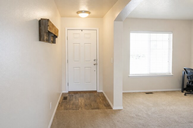 Foto del edificio - 645 SW Miner St