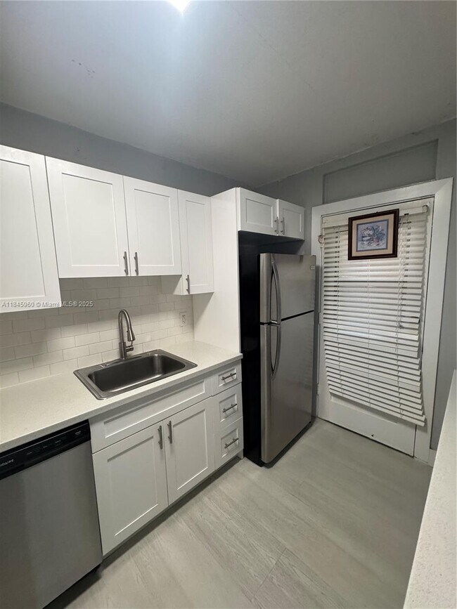 Foto del edificio - 1475 NE 125th Terrace