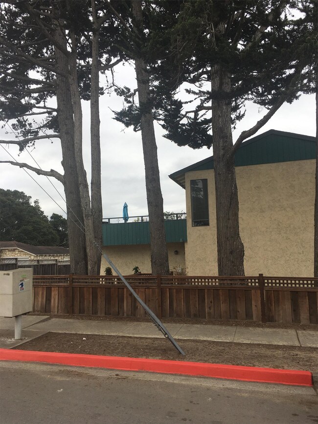 326 Carmel Ave, Marina, CA 93933 Townhome Rentals in Marina CA