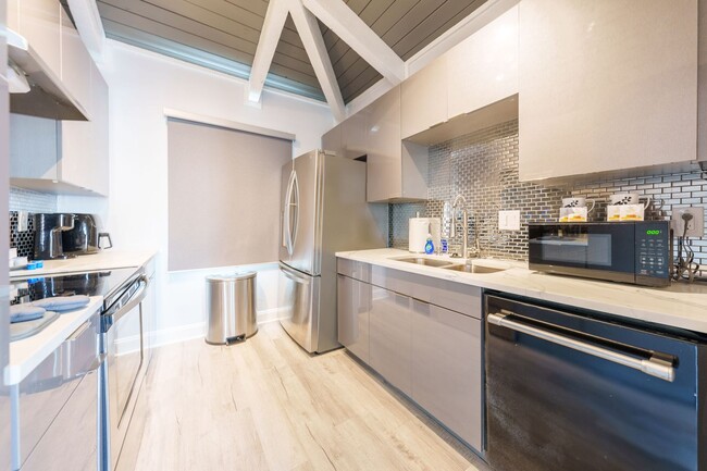 Building Photo - 6225 Koweta Rd: Recently Renovated 3BD, 3b...
