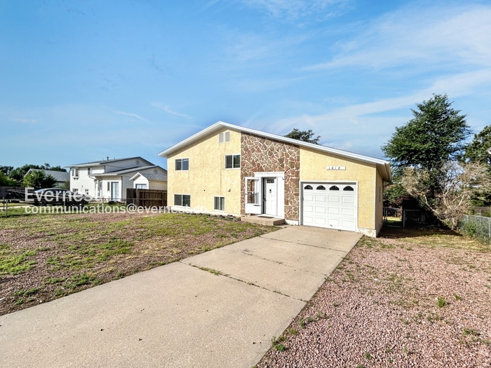 Primary Photo - 1418 Luna Dr