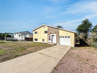 Building Photo - 1418 Luna Dr