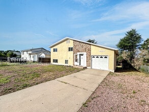 Building Photo - 1418 Luna Dr