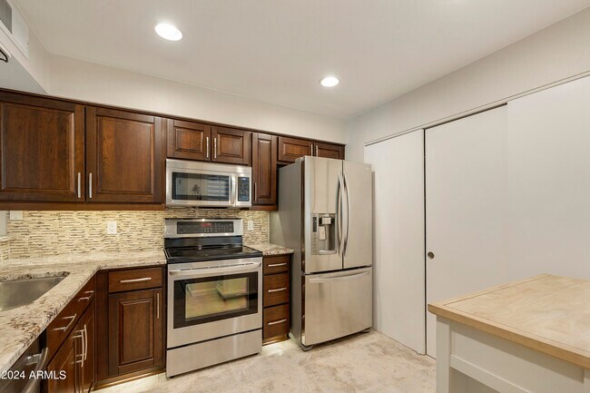 Building Photo - 9355 N 91st St
