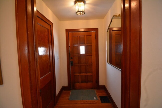 Foto del edificio - Updated 3 Bed, 1 Bath Home Near Downtown & Soldiers Field