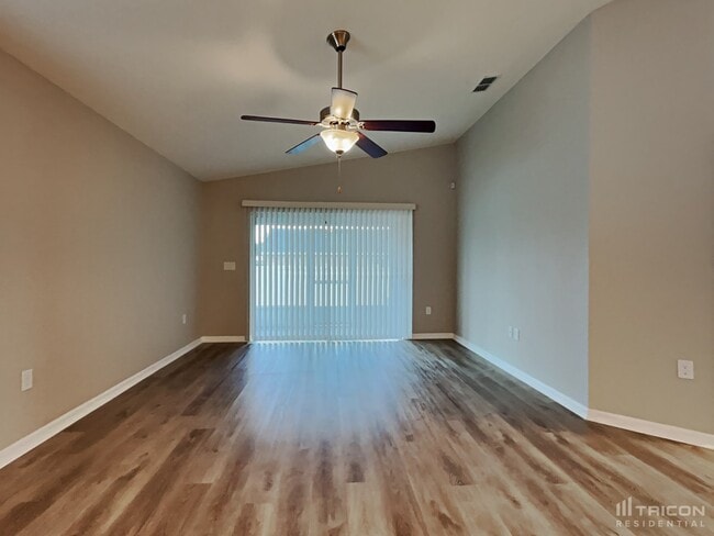 Foto del edificio - 921 Kingfisher Dr
