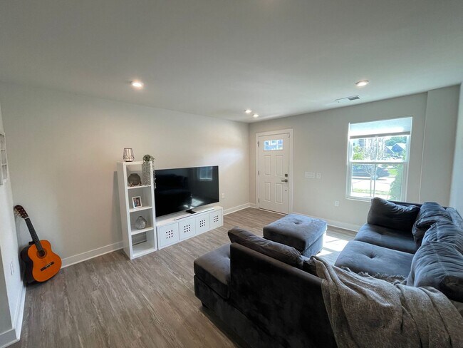 Building Photo - Newly Built North Chesterfield Townhome Fo...
