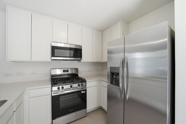 Foto del edificio - Brand New! Everything Included!!!