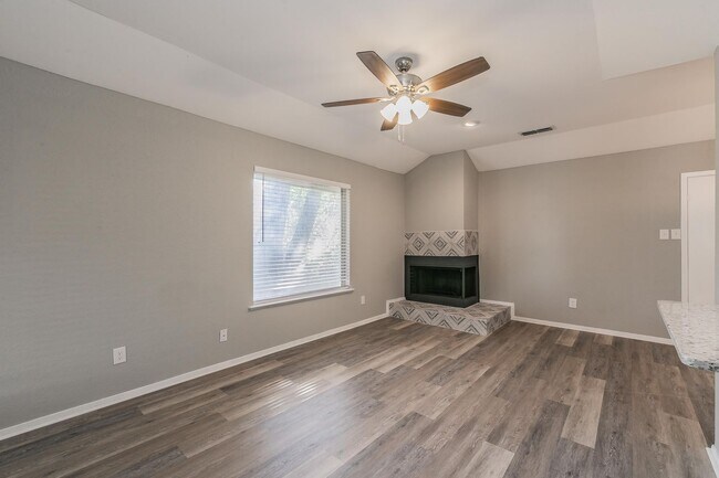Foto del edificio - COMING SOON! FULLY REMODELED 2 bedroom, 2 ...