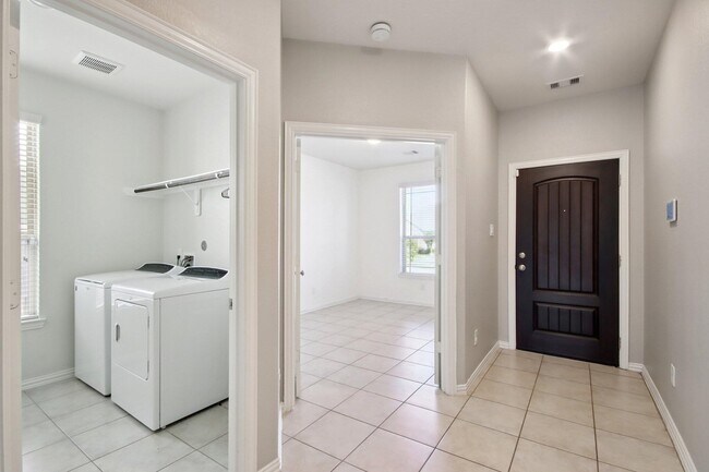 Foto del edificio - 4426 Lone Alcove Dr