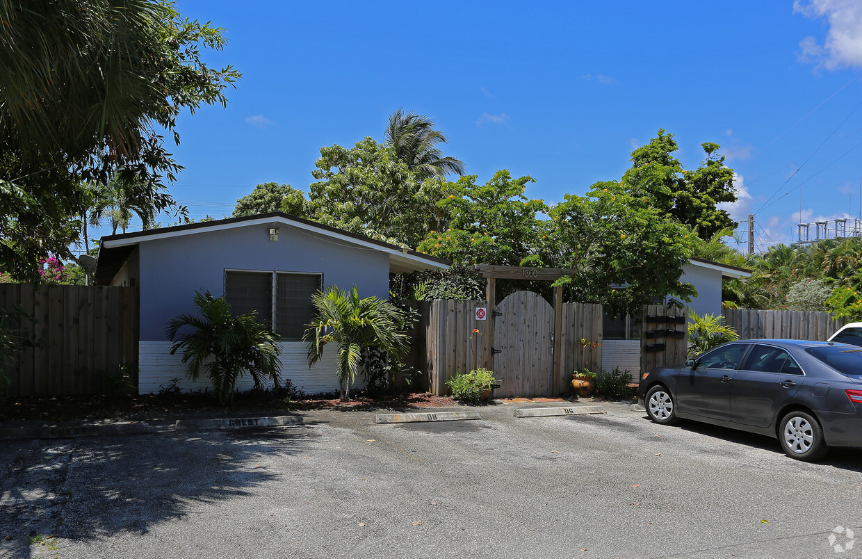 Primary Photo - 1300 NE 14th Ct