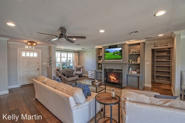 Foto del edificio - 4 br, 4 bath House - 3841 E Elm St