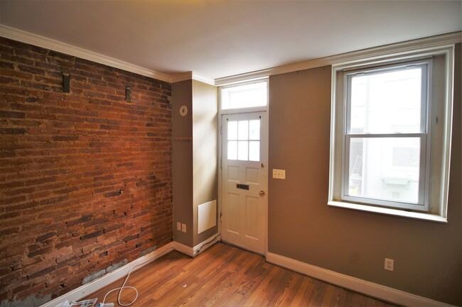 Foto del edificio - Fabulous Fells Point 1bd+Den/1ba Rowhome w...