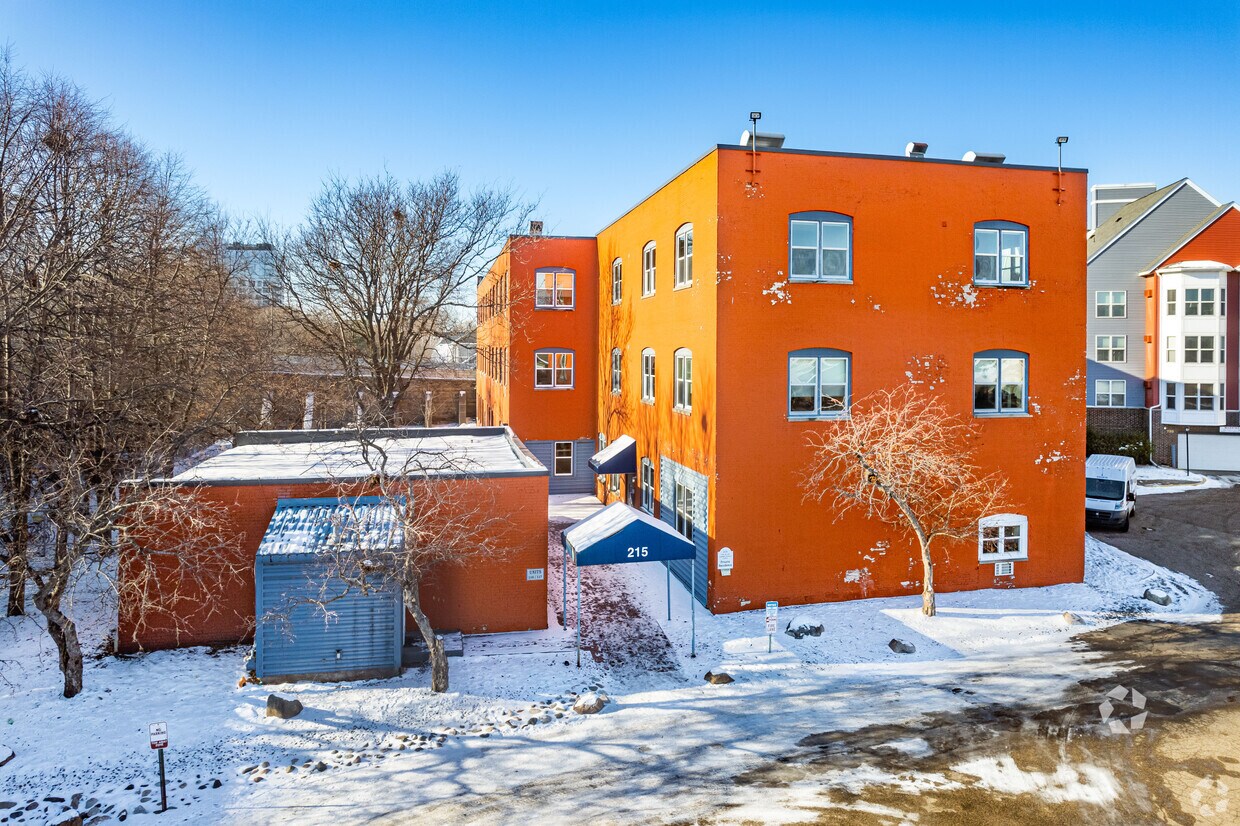 Primary Photo - 215 7th St NE