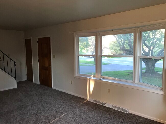 Family Room w/ bay window - 2148 Fruitville Pike