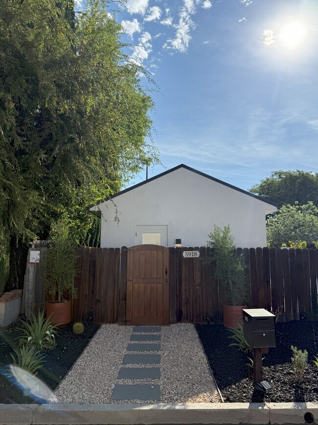 Building Photo - 5918 Hinton Ave