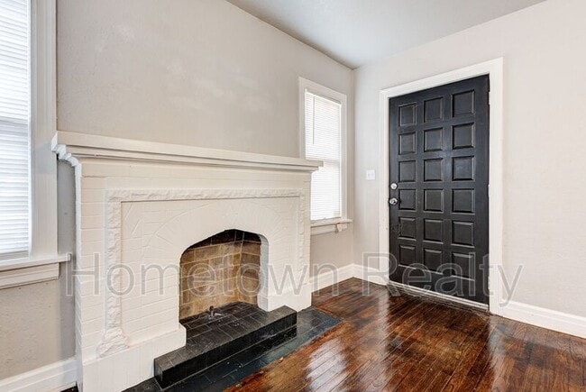 Building Photo - 2212 NE 22nd St