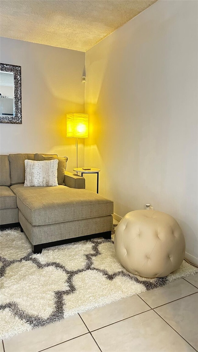 Building Photo - 4046 NW 19th St