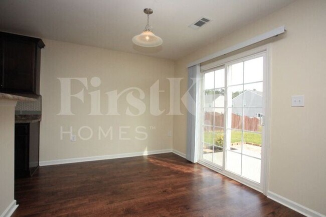Building Photo - 413 Lind Point Ln