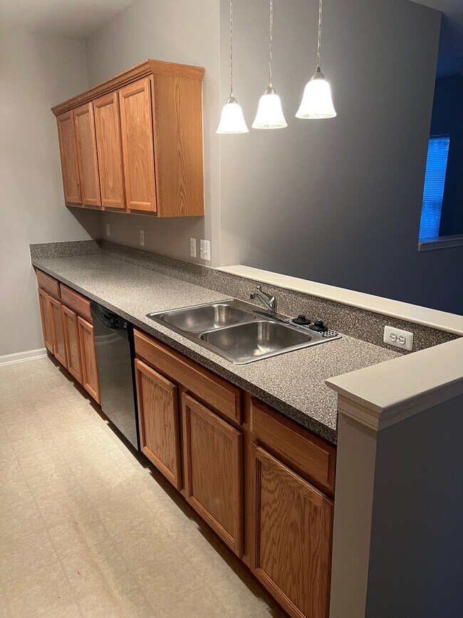 536 Riviera Ct, Walled Lake, MI 48390 Townhome Rentals in Walled Lake