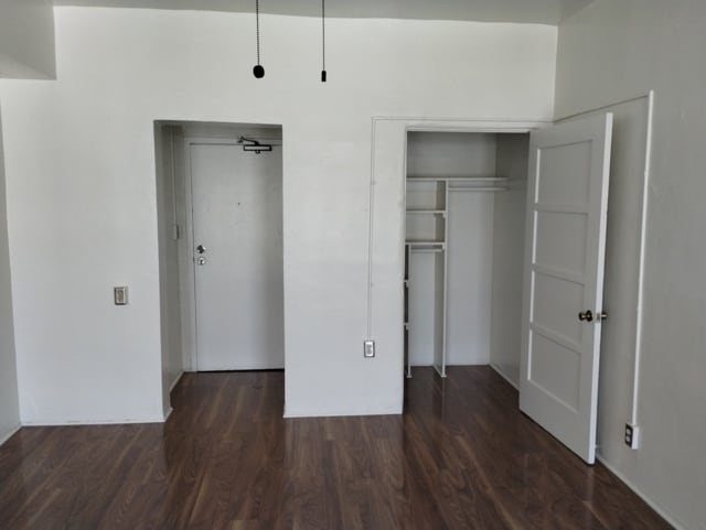 Building Photo - 901 S Kingsley Dr