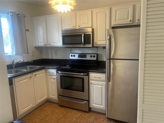 Building Photo - 2078 NE 167th St  3-101 North Miami Beach ...