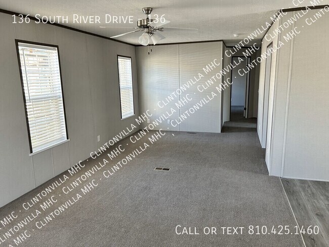 Building Photo - 136 S River Dr