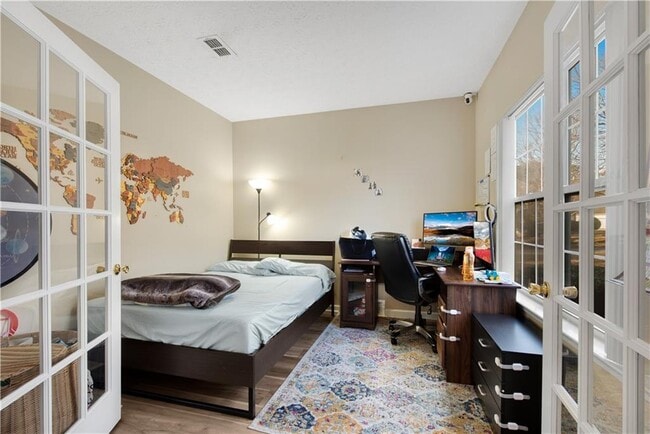 Foto del edificio - 10005 Lauren Hall Ct