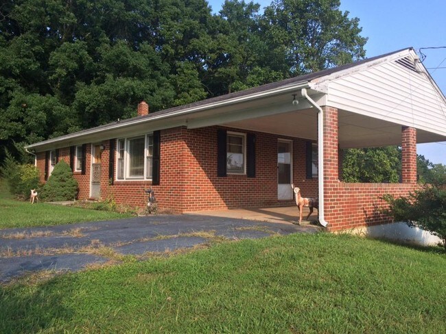 Building Photo - 1490 Doe Run Rd