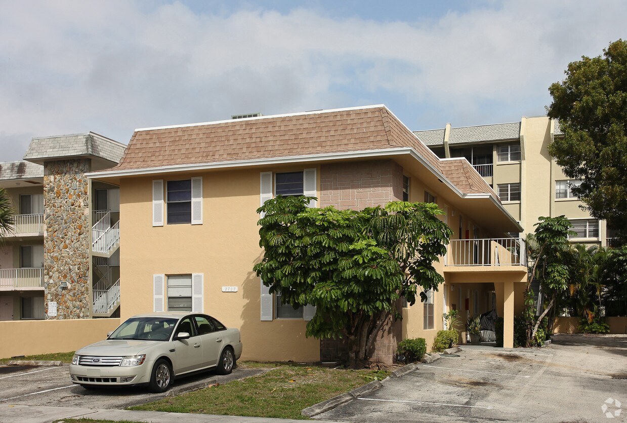 2707 Vandiver Dr, West Palm Beach, FL 33409 Apartments in West Palm