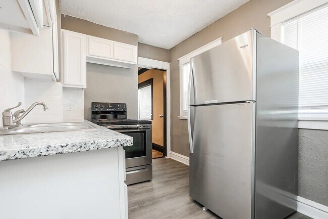 Foto del edificio - 3812 E 36th St