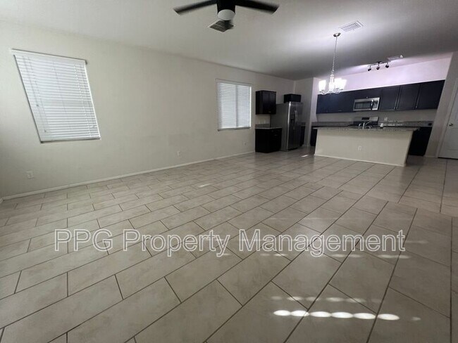 Foto del edificio - 30155 W Avalon Dr